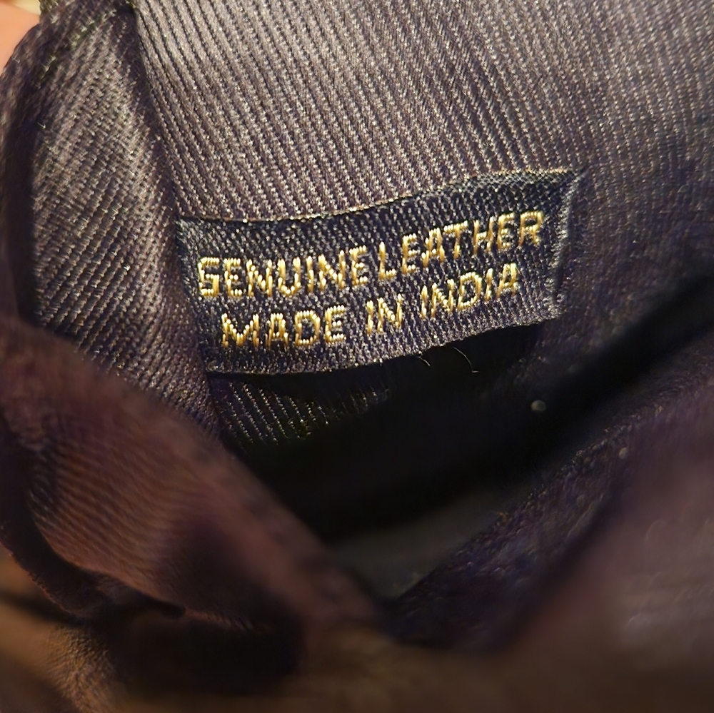 United Leather New York Sling Bag - Picture 7 of 7